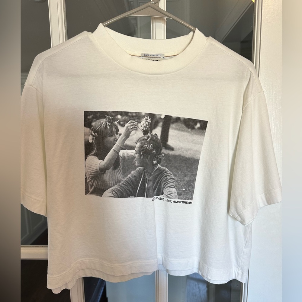 Scotch & Soda cropped graphic tee, Amsterdam photograph